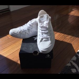 ⭐️ Converse Sneakers - White Size 8.5